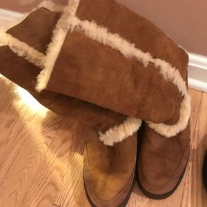 UGG Australia Ladies Boot Chestnut Color Size 8.5